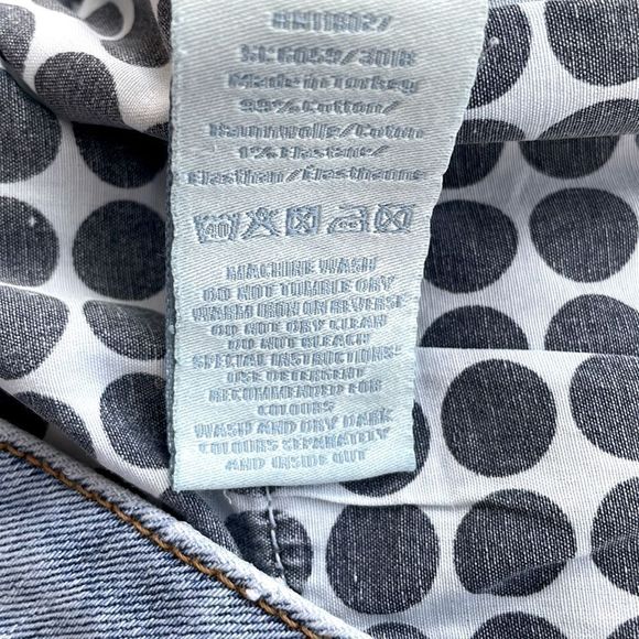 Boden Light Wash Distressed Mid Rise Rolled Cuff Denim/Jean Shorts. Size 6. - Picture 11 of 11